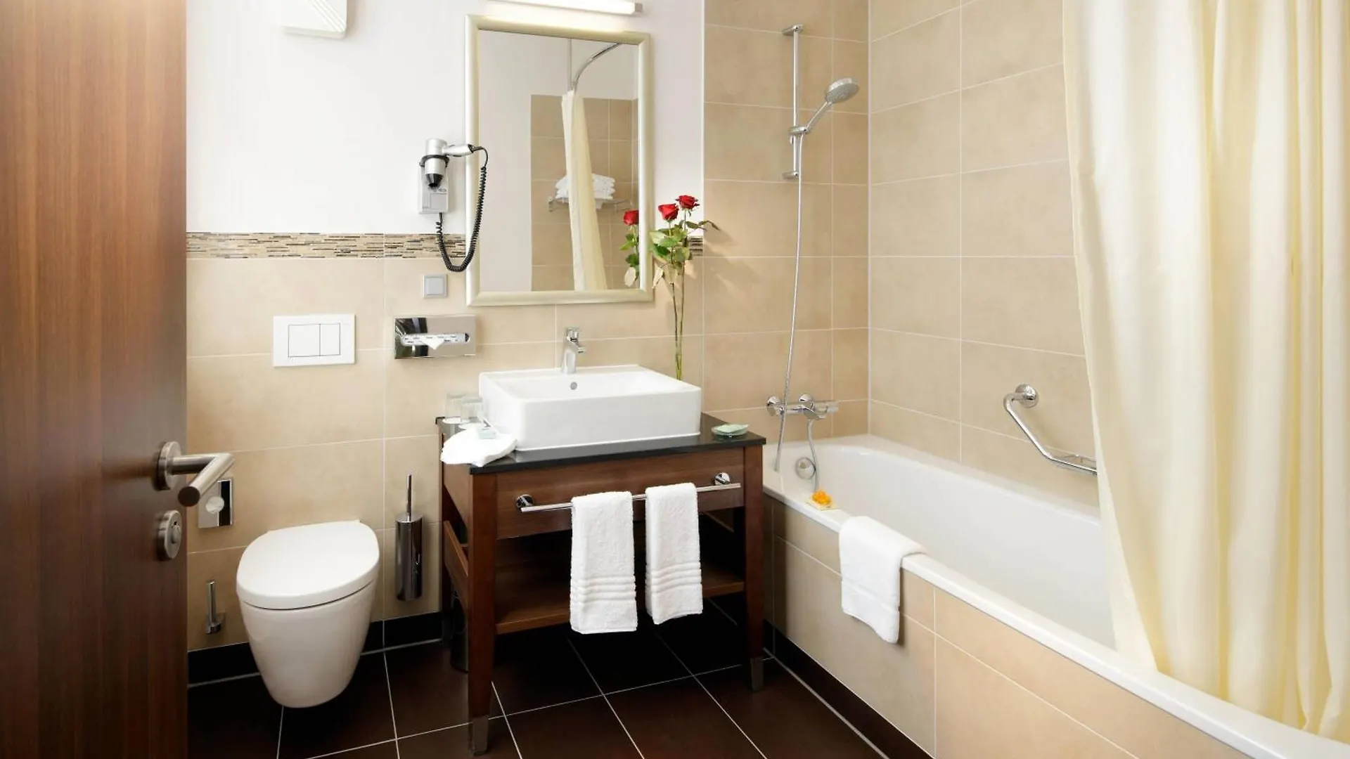 Hotel Courtyard By Marriott Brema 4*,  Alemania